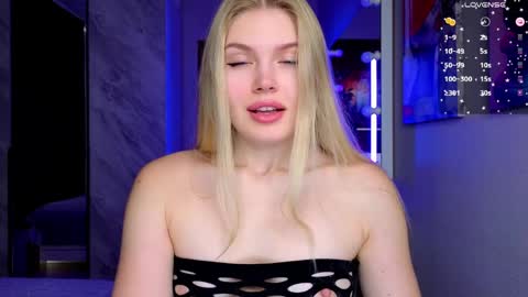 Caroline online show from March 30, 2:56 am