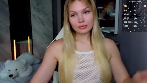 Snapshot of starlight_2004 chatting on July 16, 8:53 am Caroline online show from July 16, 8:53 am