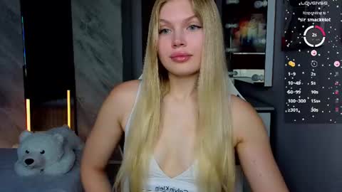 Snapshot of starlight_2004 chatting on July 24, 3:48 am Caroline online show from July 24, 3:48 am