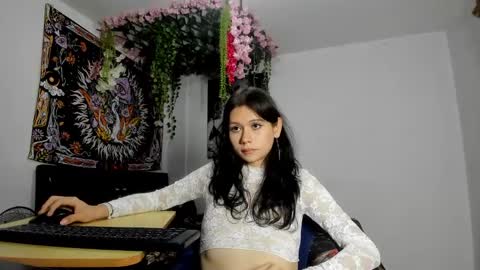 Snapshot of starmoonly chatting on February 22, 7:34 am starmoonly online show from February 22, 7:34 am