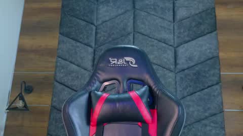 M O O N  online show from April 8, 2:44 am