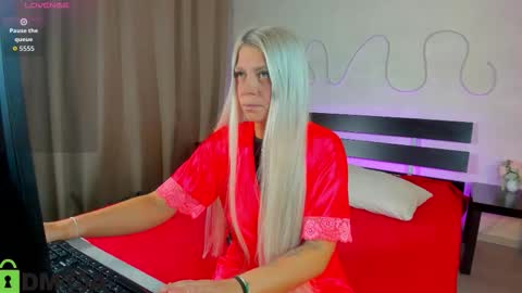 Snapshot of stasy_traiin chatting on November 17, 1:33 am Stasy online show from November 17, 1:33 am