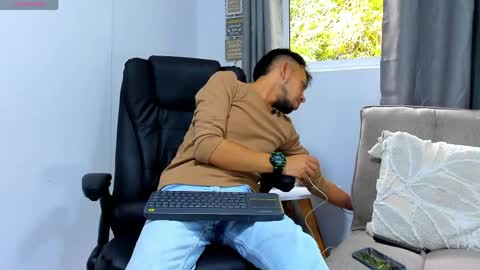 Snapshot of stebansilv_ chatting on May 16, 12:59 pm Steban online show from May 16, 12:59 pm