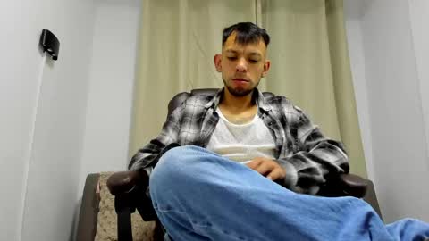 Snapshot of stebansilv_ chatting on June 6, 11:04 am Steban online show from June 6, 11:04 am