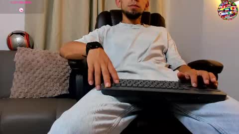 Snapshot of stebansilv_ chatting on June 15, 11:01 am Steban online show from June 15, 11:01 am