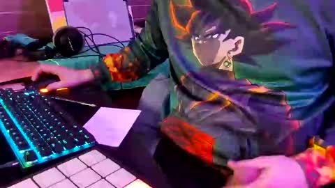 Snapshot of stechistech chatting on December 3, 11:24 pm stechistech online show from December 3, 11:24 pm