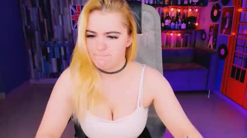 stef_nicks online show from December 15, 5:12 am