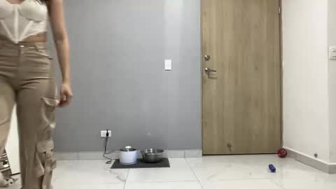 Snapshot of stefaagomez chatting on February 20, 12:18 am Stefa Gomez online show from February 20, 12:18 am