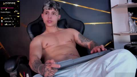 Snapshot of stefan_wonder_ chatting on January 25, 7:28 pm Wonder online show from January 25, 7:28 pm