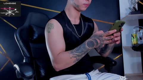 Snapshot of stefan_wonder_ chatting on January 30, 1:53 pm Wonder online show from January 30, 1:53 pm