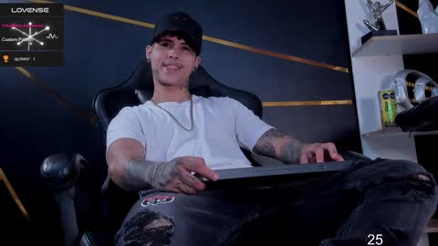 Snapshot of stefan_wonder_ chatting on February 3, 2:02 pm Wonder online show from February 3, 2:02 pm