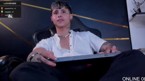 Snapshot of stefan_wonder_ chatting on February 8, 11:45 pm Wonder online show from February 8, 11:45 pm