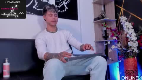 Snapshot of stefan_wonder_ chatting on February 15, 2:22 pm Wonder online show from February 15, 2:22 pm