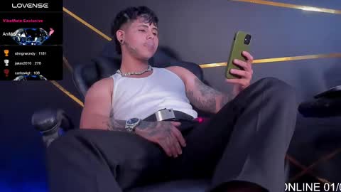 Snapshot of stefan_wonder_ chatting on March 1, 8:53 pm Wonder online show from March 1, 8:53 pm