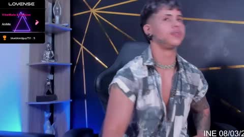 Snapshot of stefan_wonder_ chatting on March 8, 8:57 pm Wonder online show from March 8, 8:57 pm