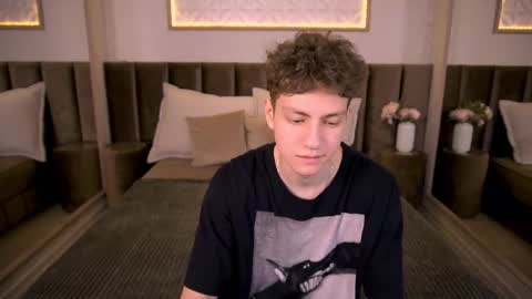 Esrefan online show from February 12, 7:53 pm