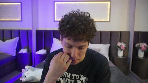 Esrefan online show from April 20, 7:37 pm