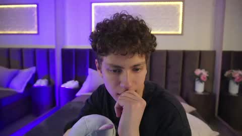 Esrefan online show from April 21, 1:42 am