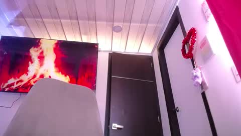 Snapshot of stefania_sandrelli_ chatting on November 17, 3:29 pm New schedule 12pm to 600pm Colombia time online show from November 17, 3:29 pm