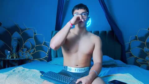 Snapshot of stefano_calle chatting on November 8, 12:16 pm Stefano online show from November 8, 12:16 pm