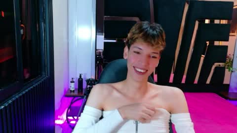 stefany piink online show from April 3, 1:09 pm