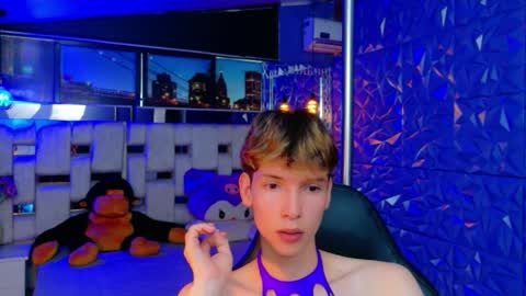 stefany piink online show from April 7, 8:31 pm