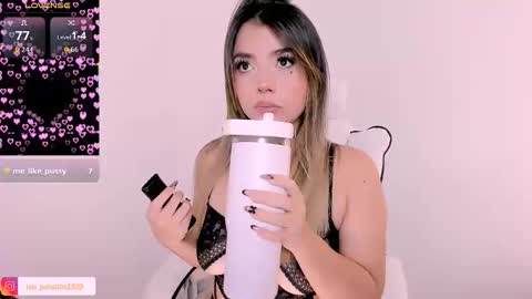 Snapshot of stefanycifuentes chatting on November 15, 8:22 am Stefa online show from November 15, 8:22 am