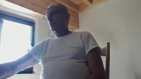 Snapshot of stefi444466 chatting on May 17, 12:12 pm stefi444466 online show from May 17, 12:12 pm