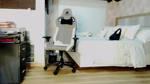 Zuly online show from March 11, 3:26 am