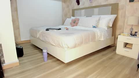 Zuly online show from April 9, 1:16 am