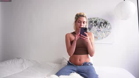 Stef online show from February 5, 5:50 pm