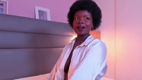 Snapshot of stela_ebony chatting on December 14, 12:05 am STELA online show from December 14, 12:05 am