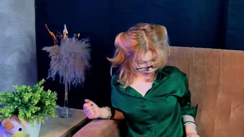 Stella online show from February 9, 8:24 pm