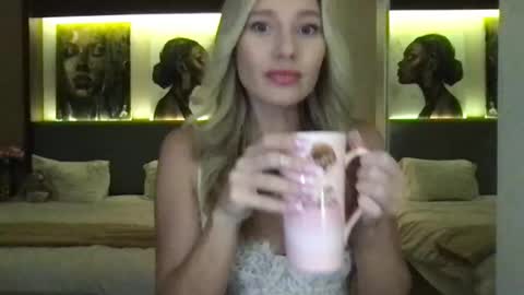 Snapshot of stella_loveu chatting on September 14, 11:53 am Stella online show from September 14, 11:53 am