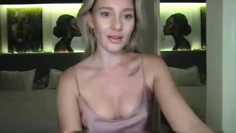 Snapshot of stella_loveu chatting on September 23, 12:19 pm Stella online show from September 23, 12:19 pm