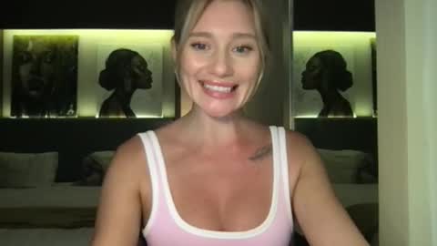 Snapshot of stella_loveu chatting on October 1, 12:55 pm Stella online show from October 1, 12:55 pm