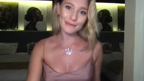 Snapshot of stella_loveu chatting on October 13, 2:17 pm Stella online show from October 13, 2:17 pm