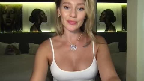 Snapshot of stella_loveu chatting on October 14, 2:18 pm Stella online show from October 14, 2:18 pm