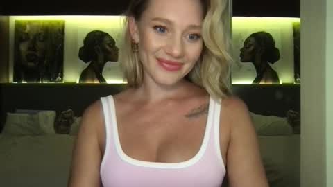 Snapshot of stella_loveu chatting on October 15, 2:50 pm Stella online show from October 15, 2:50 pm