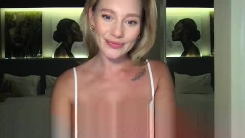 Snapshot of stella_loveu chatting on October 19, 1:23 pm Stella online show from October 19, 1:23 pm
