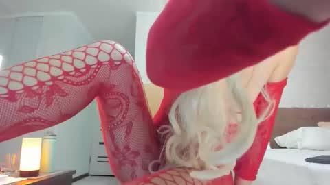 stella_walters online show from October 27, 11:52 pm