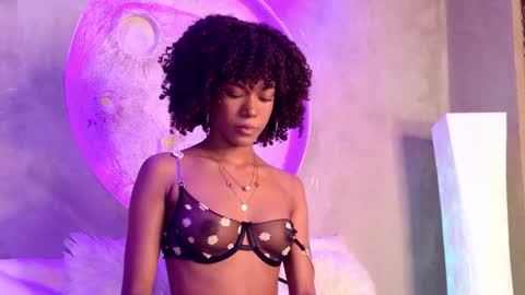 Snapshot of stellaciel_ chatting on October 21, 10:43 pm S T E L L A online show from October 21, 10:43 pm