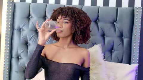 Snapshot of stellaciel_ chatting on November 19, 10:43 pm S T E L L A online show from November 19, 10:43 pm