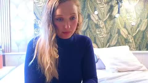 StellaFlowerPower online show from May 7, 11:15 am