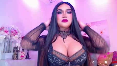 CALL ME STELLA online show from January 17, 7:35 am