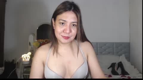 Snapshot of stellahugets chatting on November 22, 3:27 am Stella online show from November 22, 3:27 am