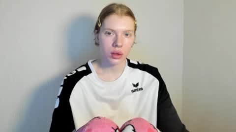 S T E L L A online show from November 6, 10:05 am