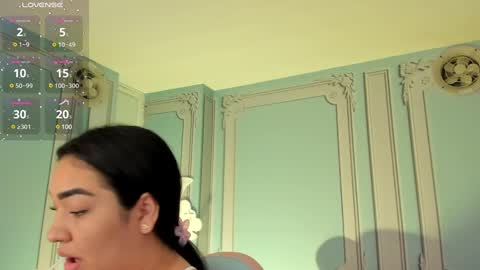 Snapshot of stephania_diamond chatting on January 28, 2:32 am online show from January 28, 2:32 am