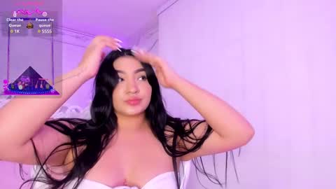 Snapshot of stephania_diamond chatting on February 19, 9:58 pm online show from February 19, 9:58 pm
