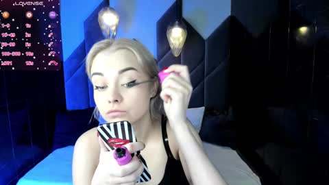 Snapshot of stephanie_sea chatting on February 24, 2:04 pm Stephanie Sea online show from February 24, 2:04 pm